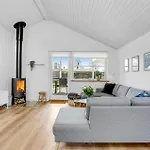 Дом отдыха 3 Bedroom Cozy In *