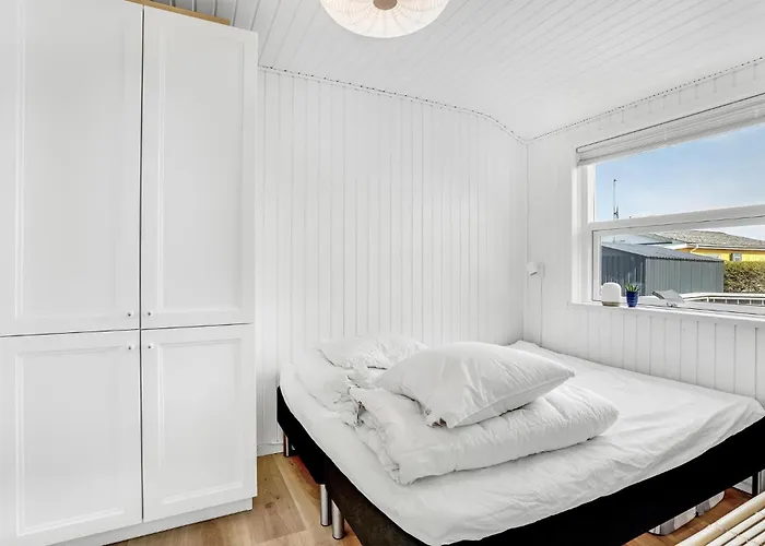 3 Bedroom Cozy In *