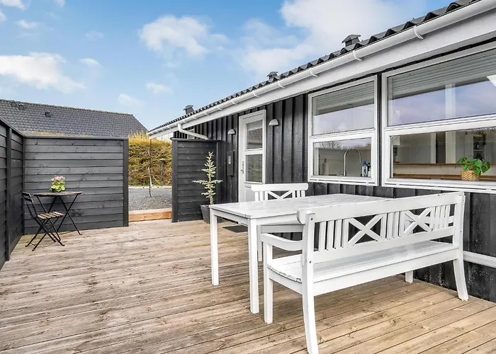別荘 3 Bedroom Cozy In